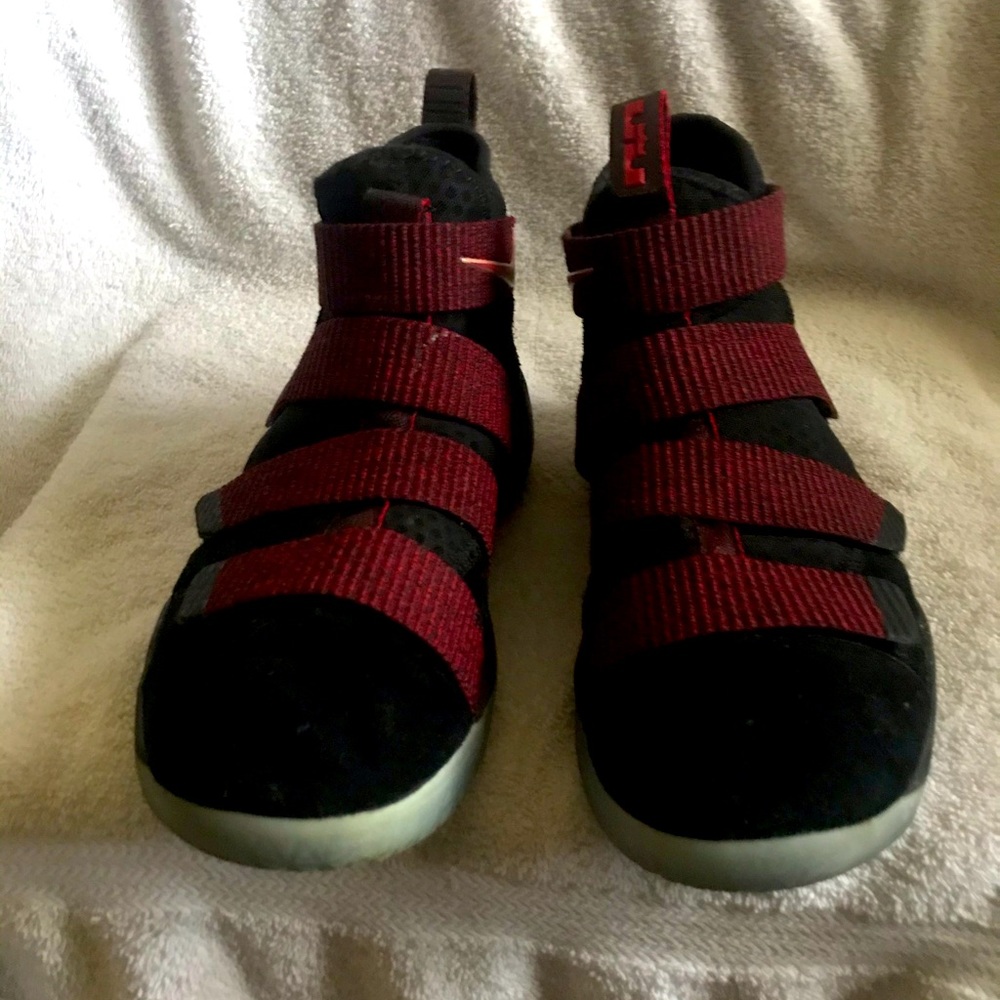 LEBRONS SOLDIER 11 RED STARDUST